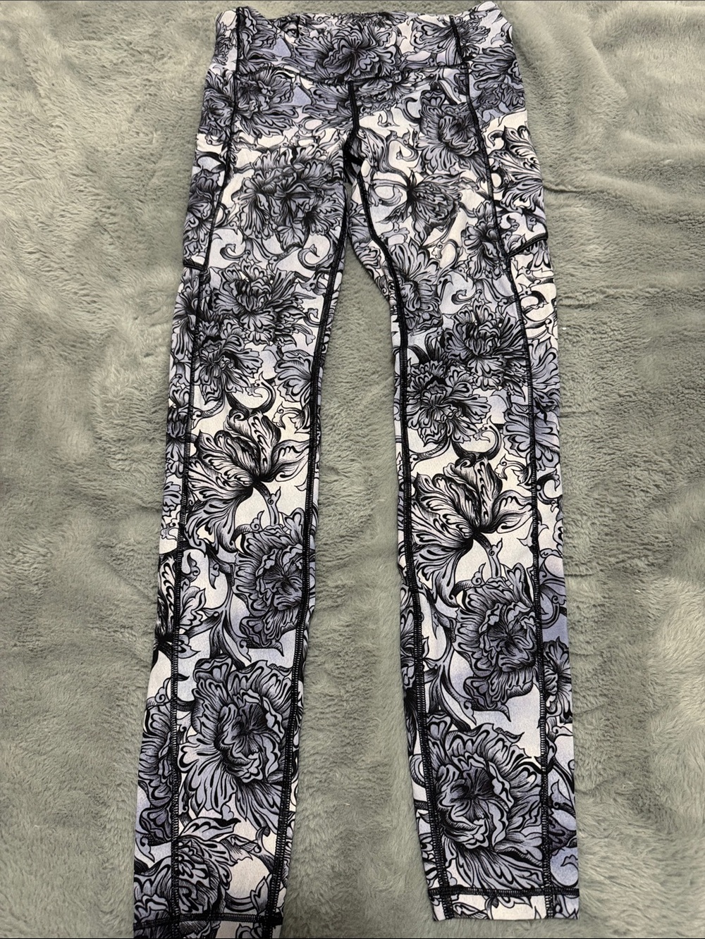 lululemon athletica Speed Up Tights in the Hanakotoba Starlight Multi print